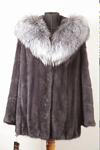 Норковый полушубок с капюшоном из чернобурки 2024
